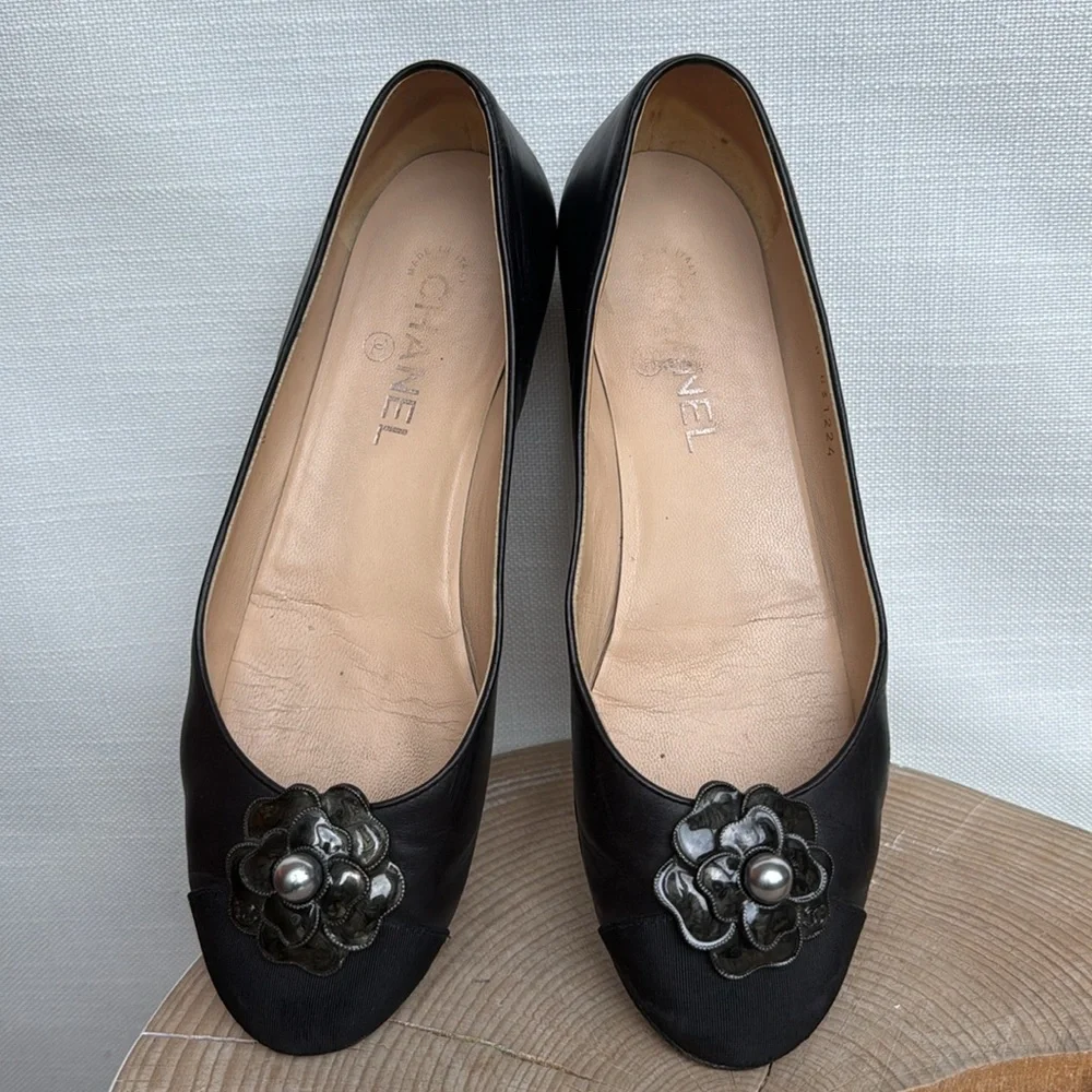 Authentic CHANEL Camellia Ballet Flats | Size 40 | Luxury Leather/Satin - Picture 2 of 13